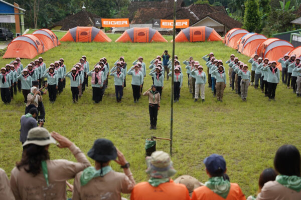 75 Perempuan Tangguh Berlatih Survival di Hutan Gunung Galunggung Tasikmalaya