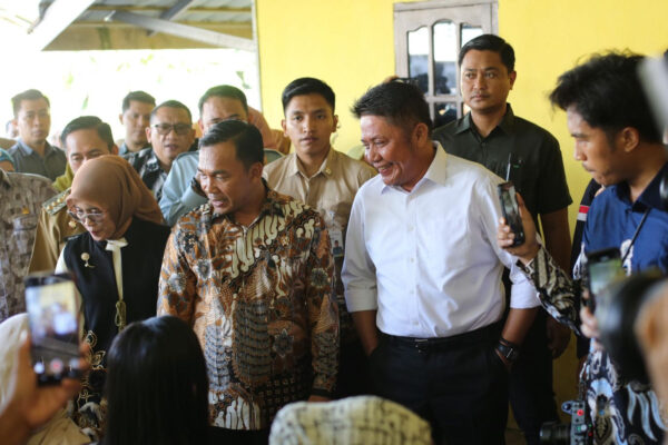 Gubernur Sumsel Bersama Kepala BKKBN Salurkan MBG untuk Ibu Hamil di Palembang