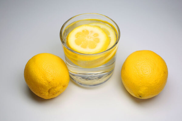 11 Manfaat Rutin Minum Air Lemon Setiap Hari, Ginjal Bakalan Bahagia