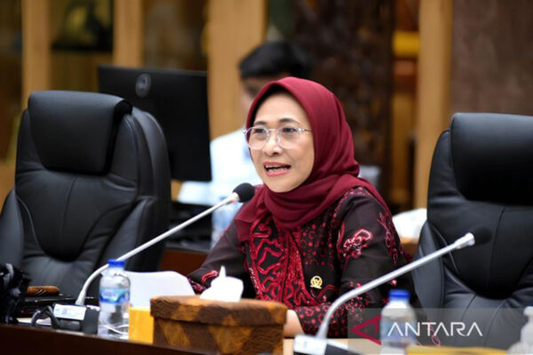 Ada Putusan MK soal Pendidikan Dasar Gratis, Bu Hetifah Dorong Reformasi Anggaran