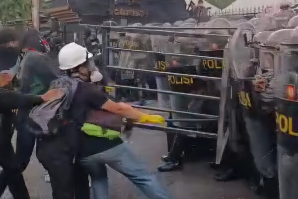 Aksi May Day di Kantor Gubernur Jateng Berujung Ricuh, Sejumlah Provokator Diamankan