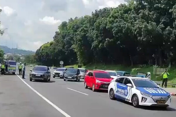 Arus Balik Padat, One Way Lokal Tol Semarang ABC Diberlakukan