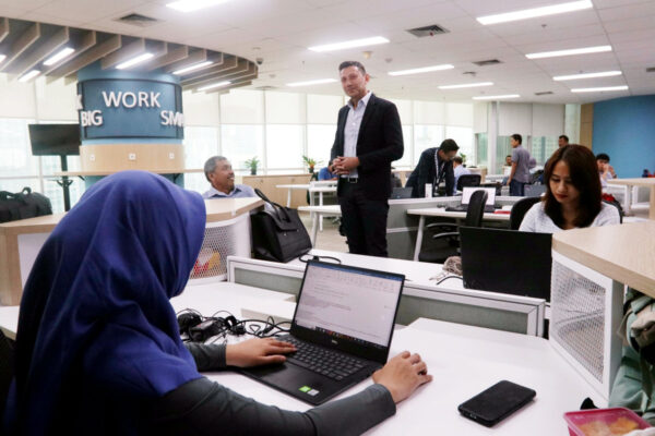 Banyak Orang Indonesia yang Belum Yakin Bisa Membedakan Konten Buatan AI