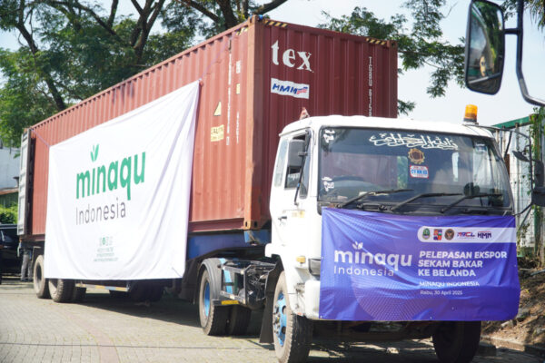 Bea Cukai Kawal Ekspor Perdana 8,9 Ton Sekam Bakar PT Minaqu Indonesia ke Belanda