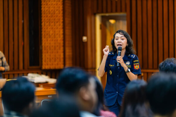 Bea Cukai Yogyakarta Edukasi Masyarakat Tentang Bahaya Rokok Ilegal Lewat Beringharjo