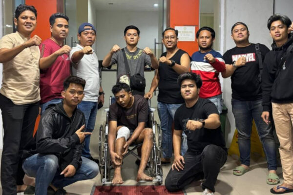 Begal Sadis Bacok Perempuan yang Mengendarai Motor