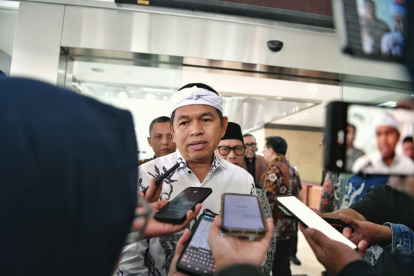 Dedi Mulyadi Tetap Kirim Siswa Bandel ke Barak Militer Meski Picu Pro Kontra