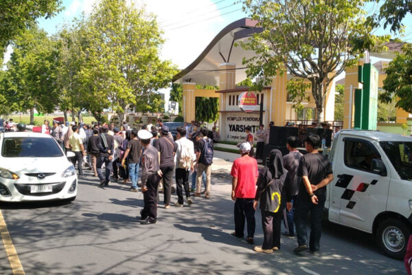 Demo Aliansi Masyarakat Peduli, Tuntut Penonaktifan Ketua Yayasan RSI NTB