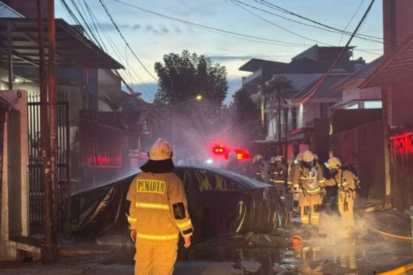 Didiamkan di Garasi, BYD Seal Terbakar, 6 Mobil Pemadam Bergerak
