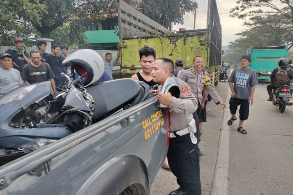Diduga Ngebut, Pengendara Motor Tewas di Jalan Raya Bandung