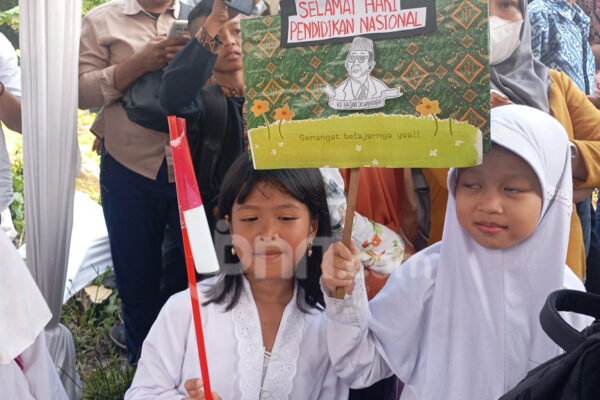 Dikunjungi Presiden Prabowo, Murid SDN Cimahpar 5: Enggak Masuk Siang Lagi