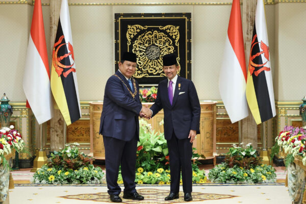 Disambut Hangat Sultan Brunei, Prabowo: Rasanya Ingin Lebih Lama di Sini