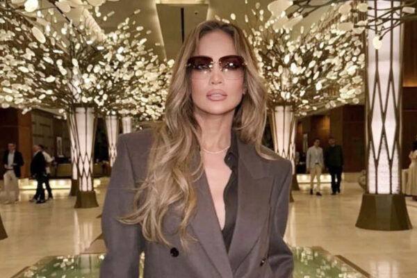 Duh, Jennifer Lopez Cedera Wajah Saat Latihan Tampil di AMA 2025