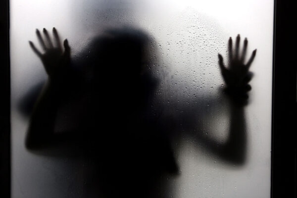 Dukun Memerkosa Perempuan di Hutan, Korban Cuma Diam Saja