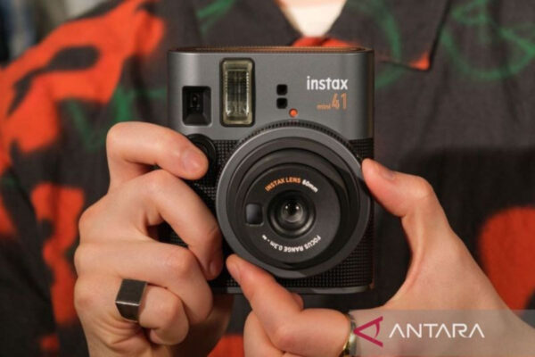 Fujifilm Meluncurkan Kamera Analog Instax Mini 41, Intip Fitur dan Harganya