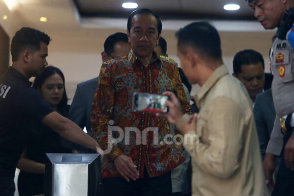 Kasus Dugaan Ijazah Palsu Jokowi, Bareskrim Periksa Staf UGM hingga KPU RI