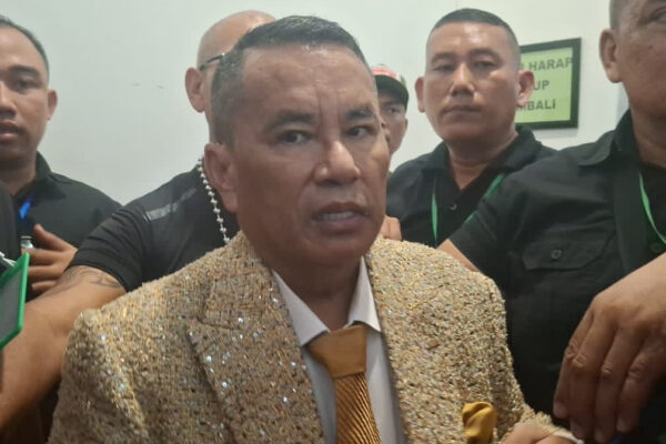 Konon Hotman Paris Sempat Mengajak Lisa Mariana Bertemu, Ada Apa?