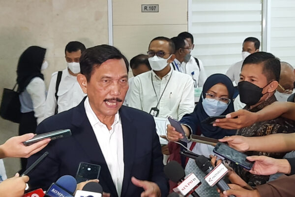 Luhut Binsar Anggap Wajar Pertumbuhan Ekonomi Melambat saat Transisi Pemerintahan