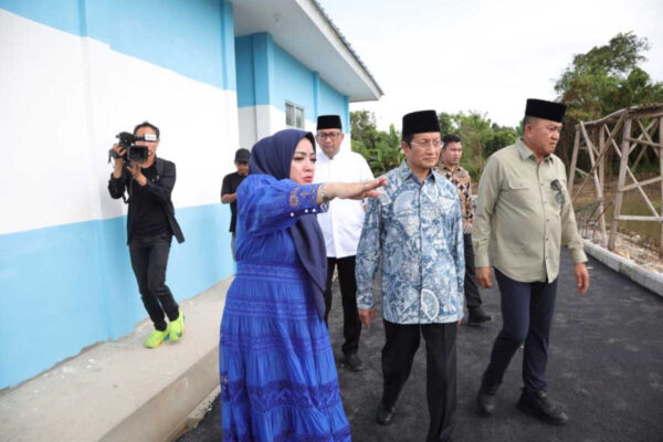 Menag dan Wakil Kepala BGN Resmikan Dapur Modern di Karawang