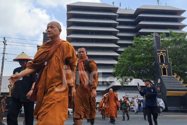 Mengenal Pola Hidup Sehat Bhikkhu Thudong, Selepas Tengah Hari Hanya Konsumsi Minuman