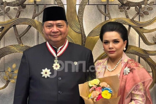 Menko Airlangga Terima Anugerah Bintang Jasa dari Pemerintah Jepang
