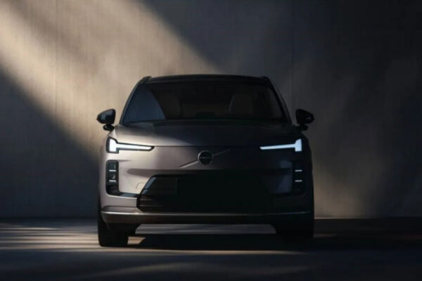Nama XC70 Dihidupkan, Volvo Siap Bersaing di Segmen SUV Plug-in Hybrid
