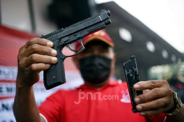Ngaku Polisi, Pria di Semarang Peras Pemilik Toko Miras Pakai Pistol Korek