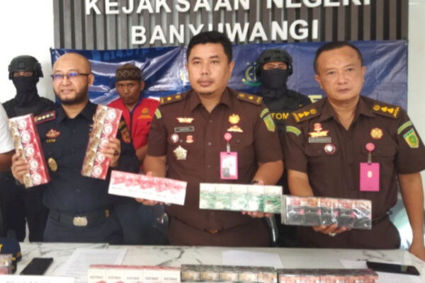 Penyidikan Tuntas, Kasus 558 Ribu Batang Rokok Ilegal Diserahkan ke Kejari Banyuwangi