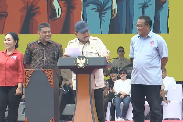 Prabowo Cemburu sama Teddy Indra Wijaya, Mbak Puan Tertawa