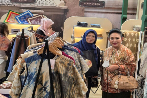 Produk UMKM Narita Shibori Tembus Pasar fesyen Belanda