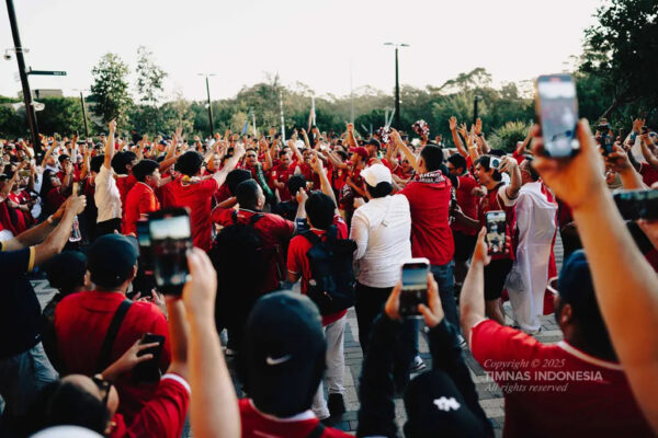 PSSI Berikan Sanksi Keras Terhadap Oknum Suporter Timnas Indonesia yang Merokok di SUGBK