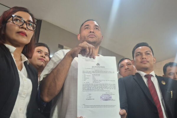 Rayen Pono Laporkan Ahmad Dhani ke Bareskrim Polri