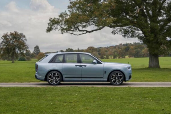 Rolls-Royce Cullinan Edisi Khusus yang Terinspirasi dari Ladang Bunga Daisy