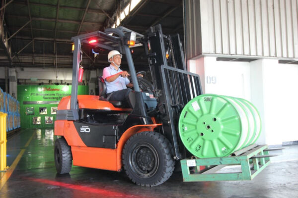 Sambut Hari Lingkungan Hidup, Bridgestone Sulap Forklift Konvensial jadi Listrik