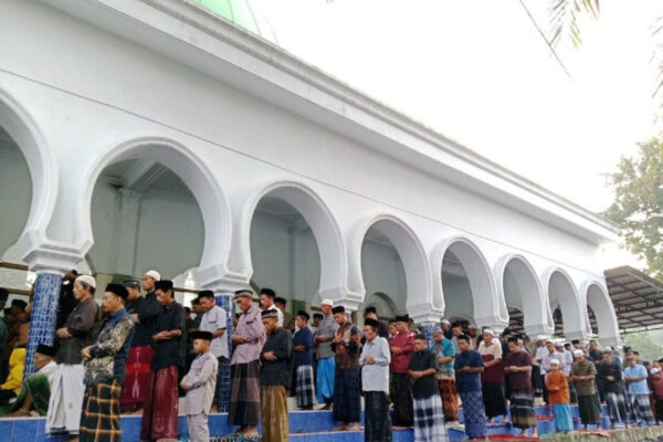 Sebagian Warga Jatim Merayakan Lebaran 2025 Hari Ini