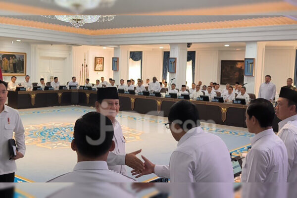 Sidang Kabinet Seharusnya Bahas Persoalan Bangsa, Bukan Ijazah Palsu