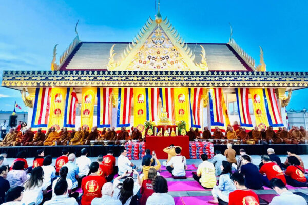 Singgahi Si Mian Fo PIK, Biksu Thudong Akhiri Perjalanan 2.800 Km dalam Puja Waisak Penuh Haru