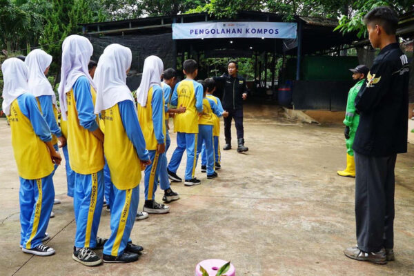 Siswa SD Belajar Olah Sampah dan Urban Farming di Kawasan Industri