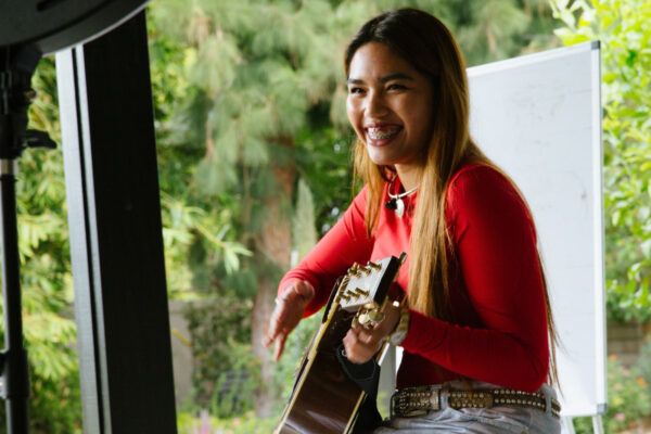 Tampil Dalam Network di Los Angeles, Els Hagia Bawakan Lagu Baru