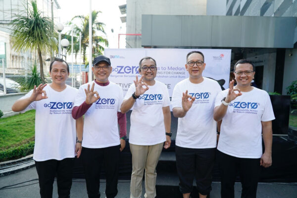 Telkom Gelar Jalan Santai Sambil Pilah Sampah Plastik di Medan