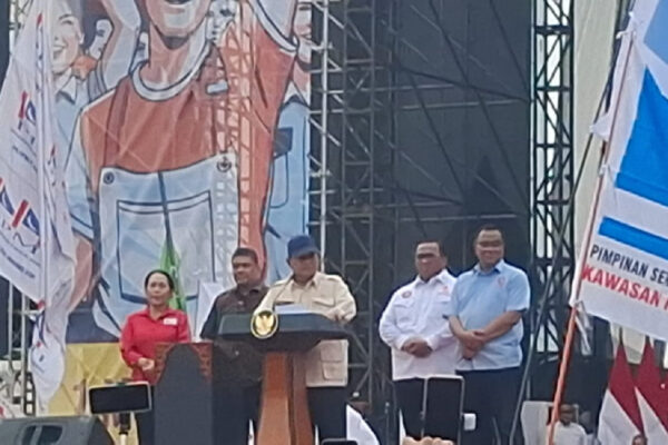 Tingkah Presiden Prabowo saat Pidato Hari Buruh, Seruput Kopi hingga Sindir Koruptor