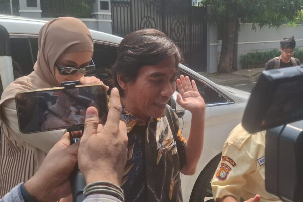 Turun dari Mobil Mewah Saat Menyambangi Komnas Perempuan, Paula Verhoeven Tampil Syar’i