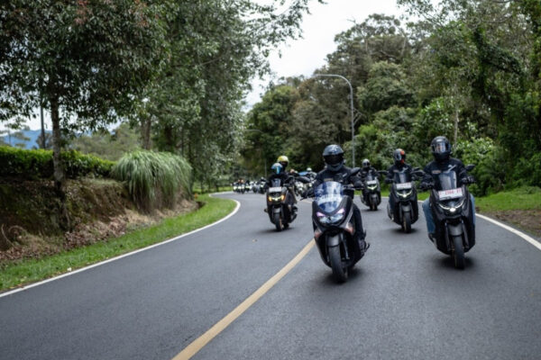 Uji Ketangguhan Ban Zeneos Ionity di Touring JMC Ride a Decade