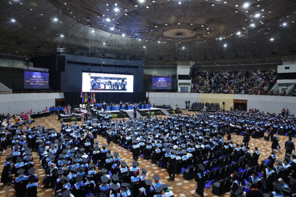 UP Luluskan 896 Wisudawan, Tekankan Peran Generasi Muda Menuju Indonesia Emas 2045