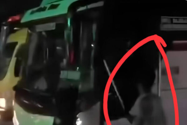 Viral Sejumlah Pria Melakukan Perusakan Bus Primajasa di Tangerang