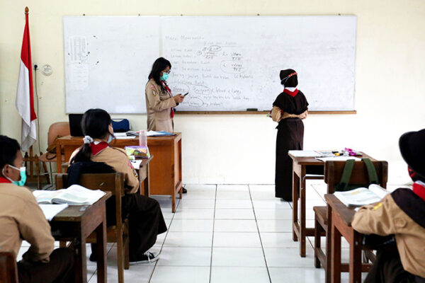 565 Ribu Guru Honorer akan Terima Bantuan Tunai, Sebegini Jumlahnya