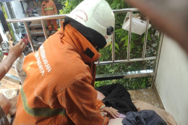 Aksi Nekat Pemuda di Surabaya, Tulis Wasiat & Coba Bunuh Diri, Jangan Ditiru!
