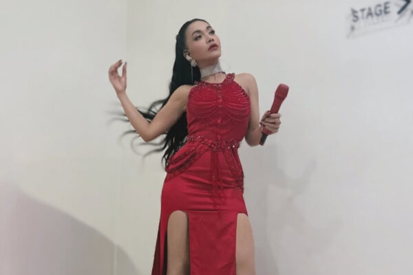 Anak Masih Sekolah di Singapura, Denada Ungkap Alasannya