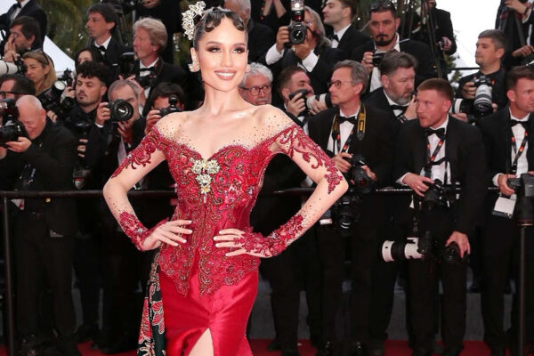 Berkebaya Merah, Cinta Laura Curi Perhatian di Festival Film Cannes 2025