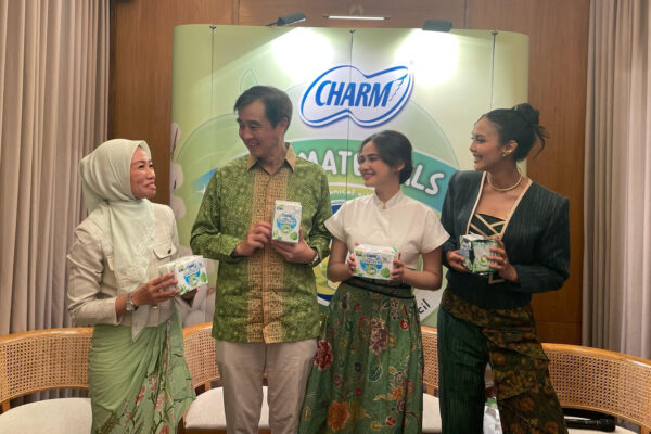 Brand Ambassador Charm, Syifa Hadju Bahas Pentingnya Pembalut Ramah Lingkungan